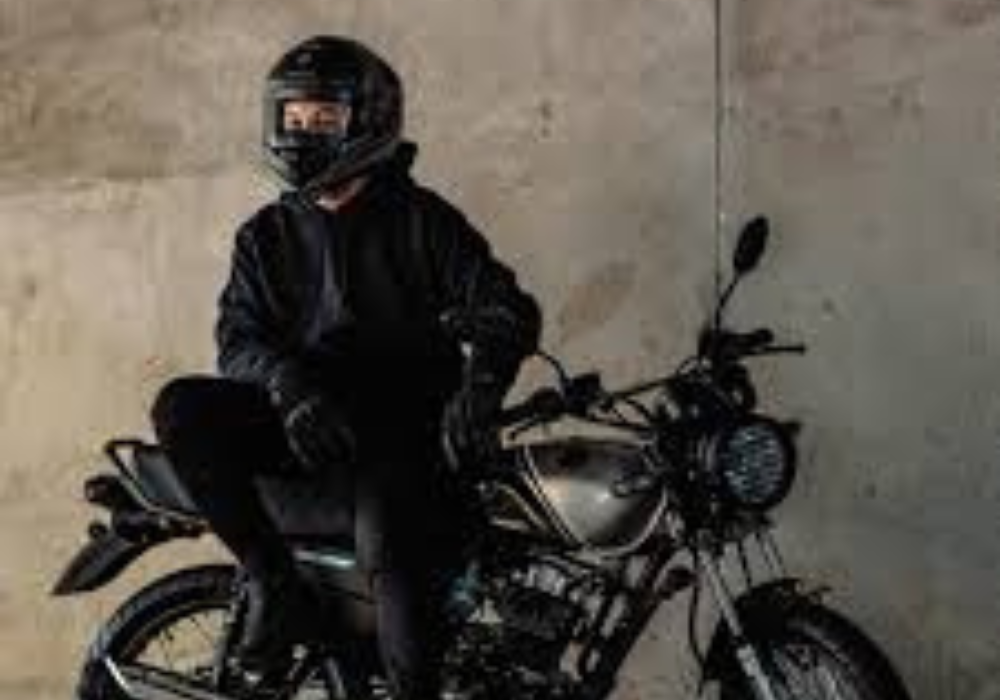 Motocicleta AKT NKD EX75 en calle galgo Colombia lifestyle