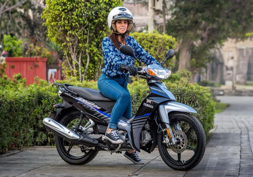 Yamaha Crypton 110 2024 Lifestyle1 | Galgo México