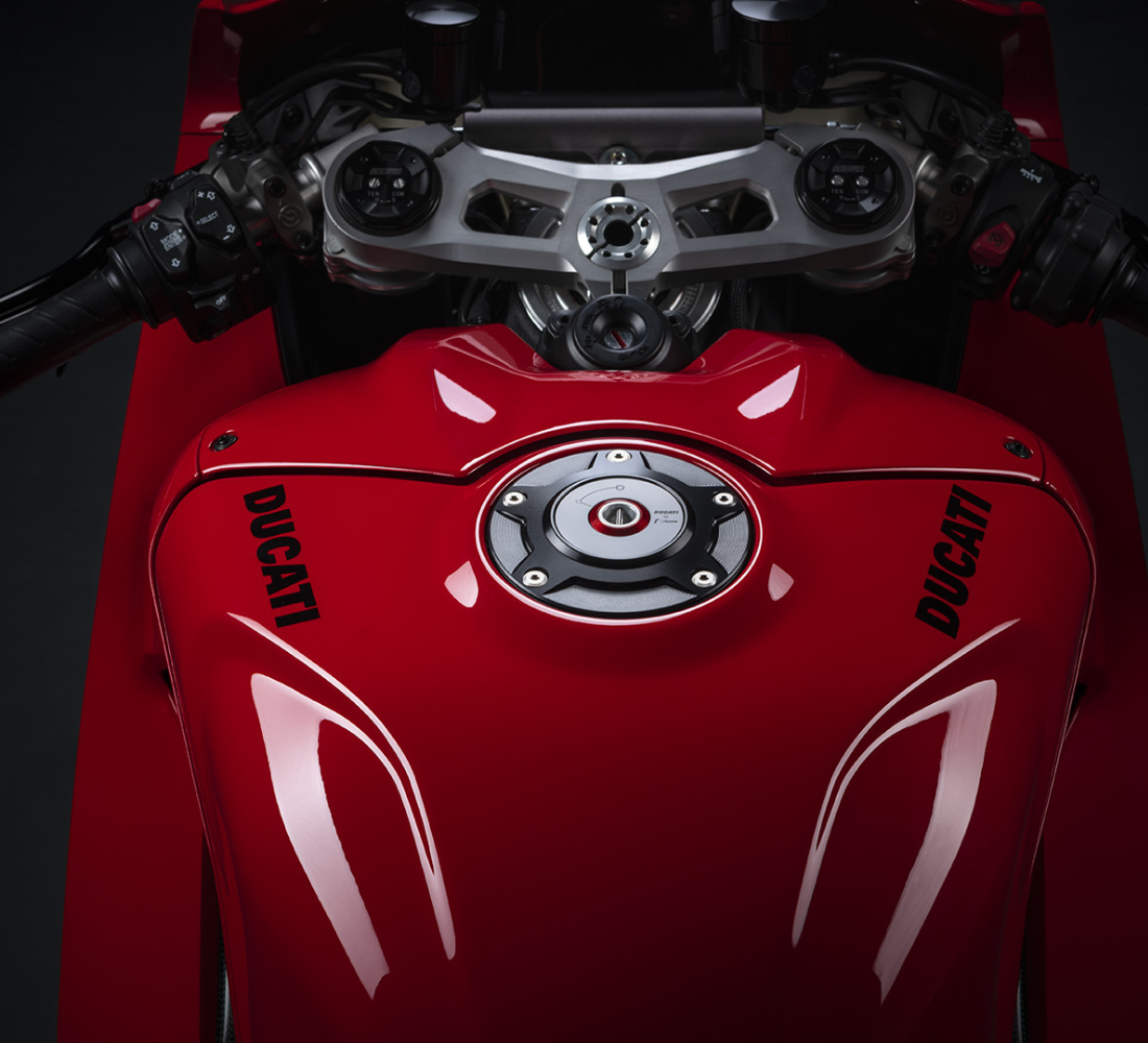 Motocicleta Ducati Panigale V4 depósito galgo México