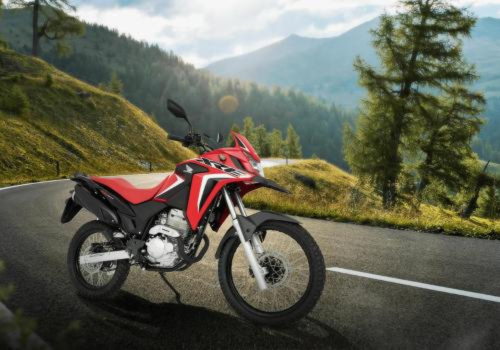 Motocicleta Honda  XRE 300 ABS DLX en montaña galgo Colombia lifestyle