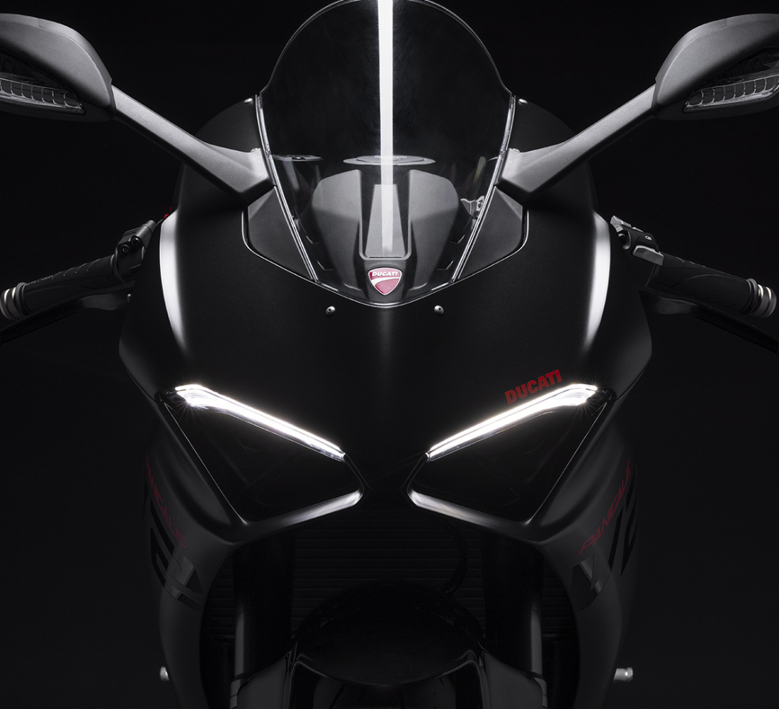 Motocicleta Ducati Panigale V2 faro galgo México