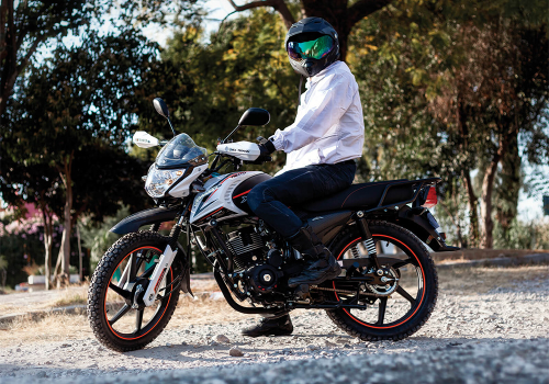 Motocicleta Vento Xplor en terreno galgo México lifestyle