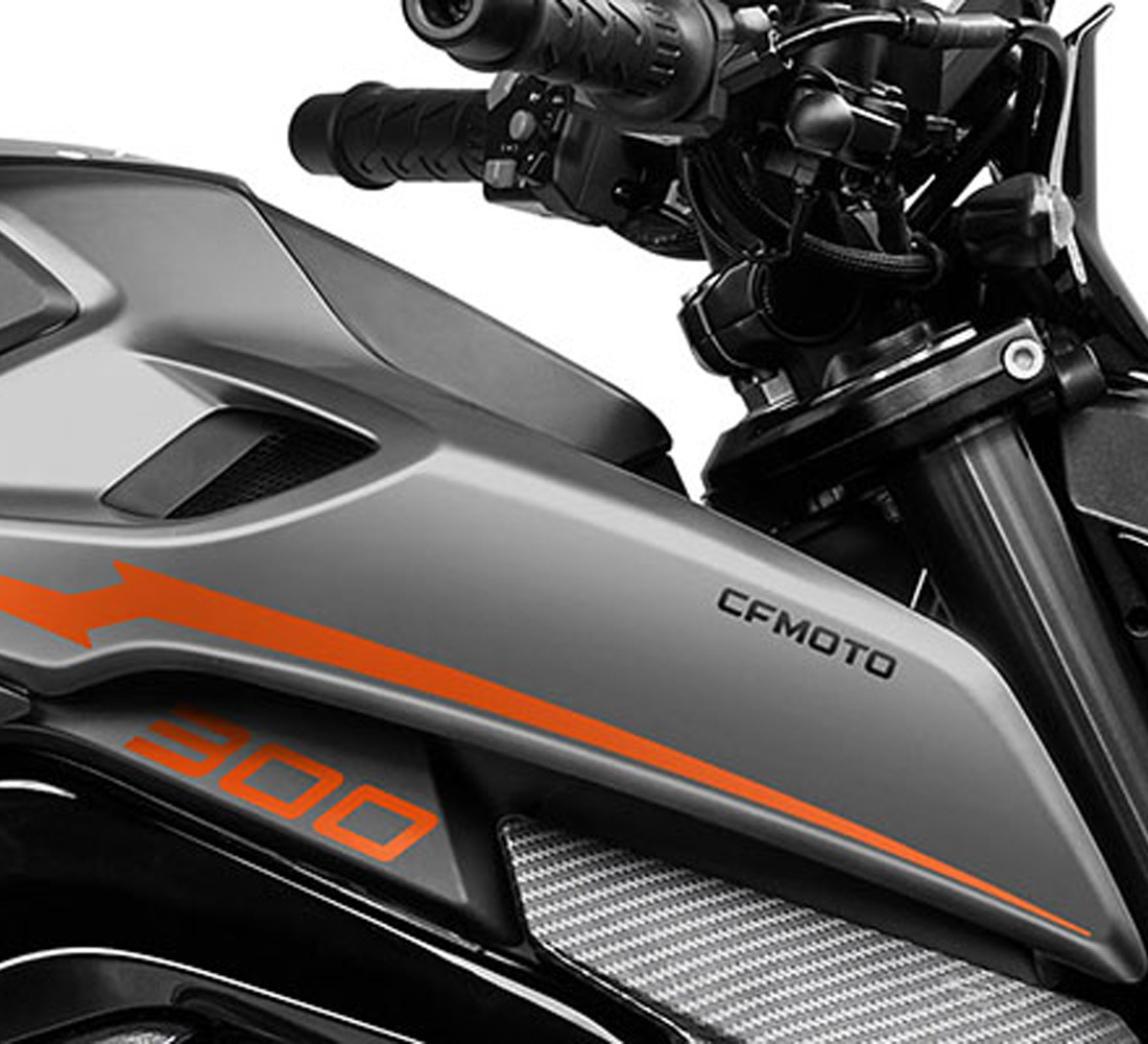 Moto CF Moto 300 NK - Galgo México Carrusel 2