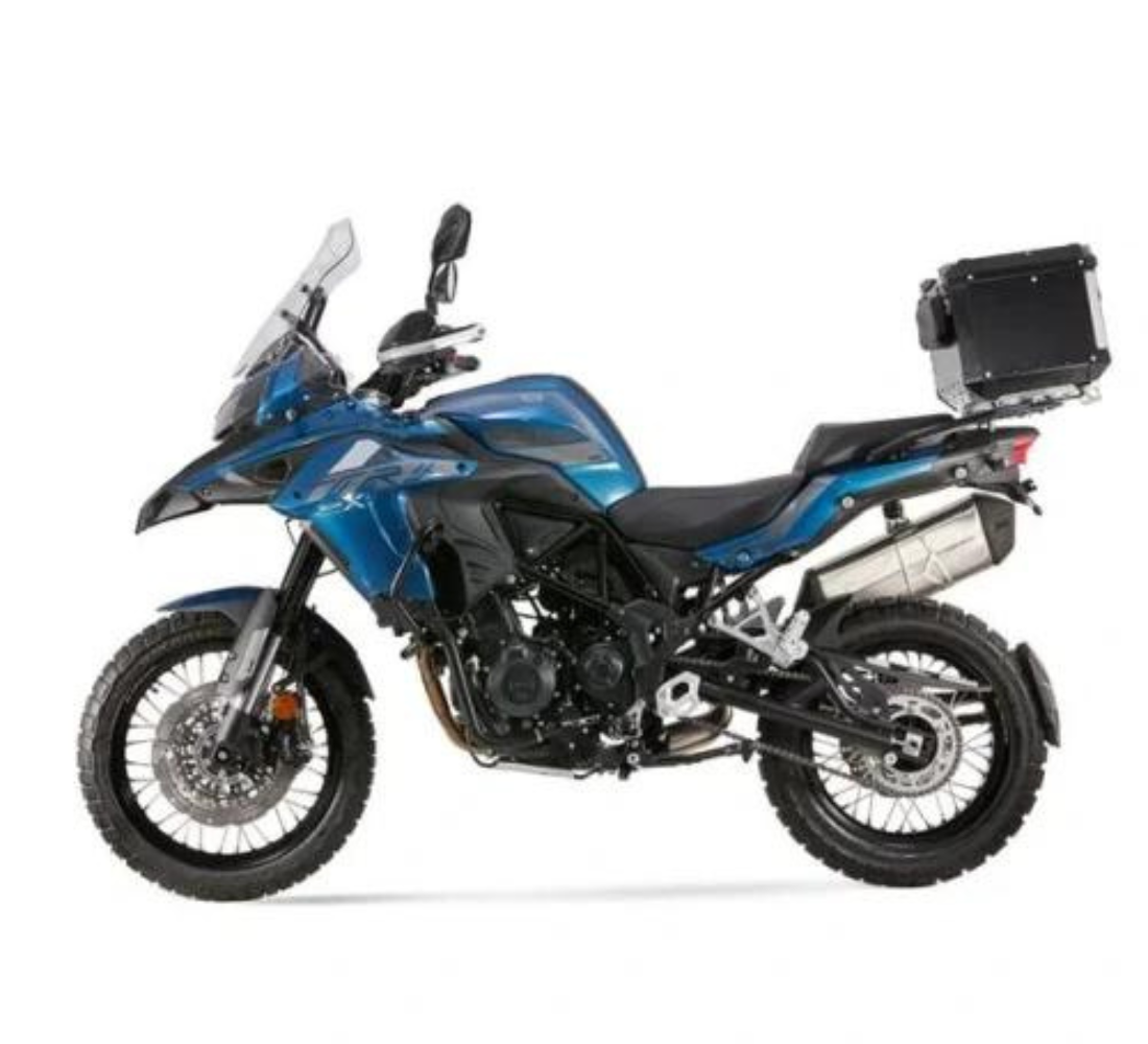 Motocicleta Benelli TRK 502 X en plano lateral galgo México