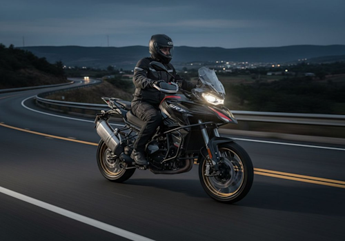 QJ Motor SRT 800 X Lifestyle3 Galgo