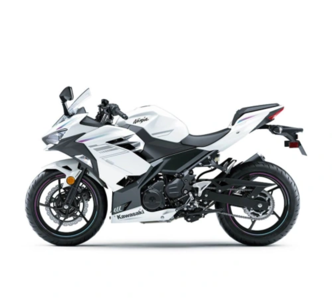 Motocicleta Kawasaki Ninja 400 en plano lateral galgo México