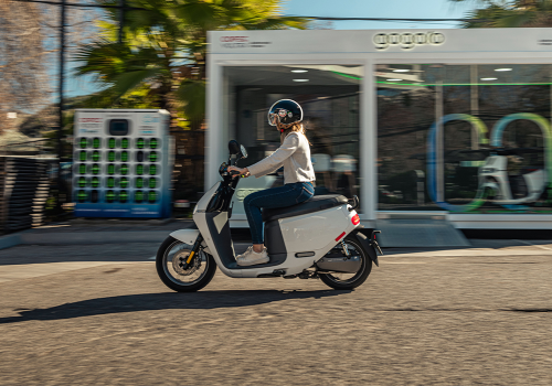 Moto eléctrica Gogoro S2 Plus calle 1