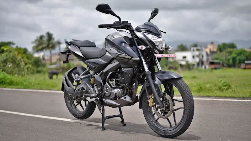 Pulsar NS 160 Lifestyle 3