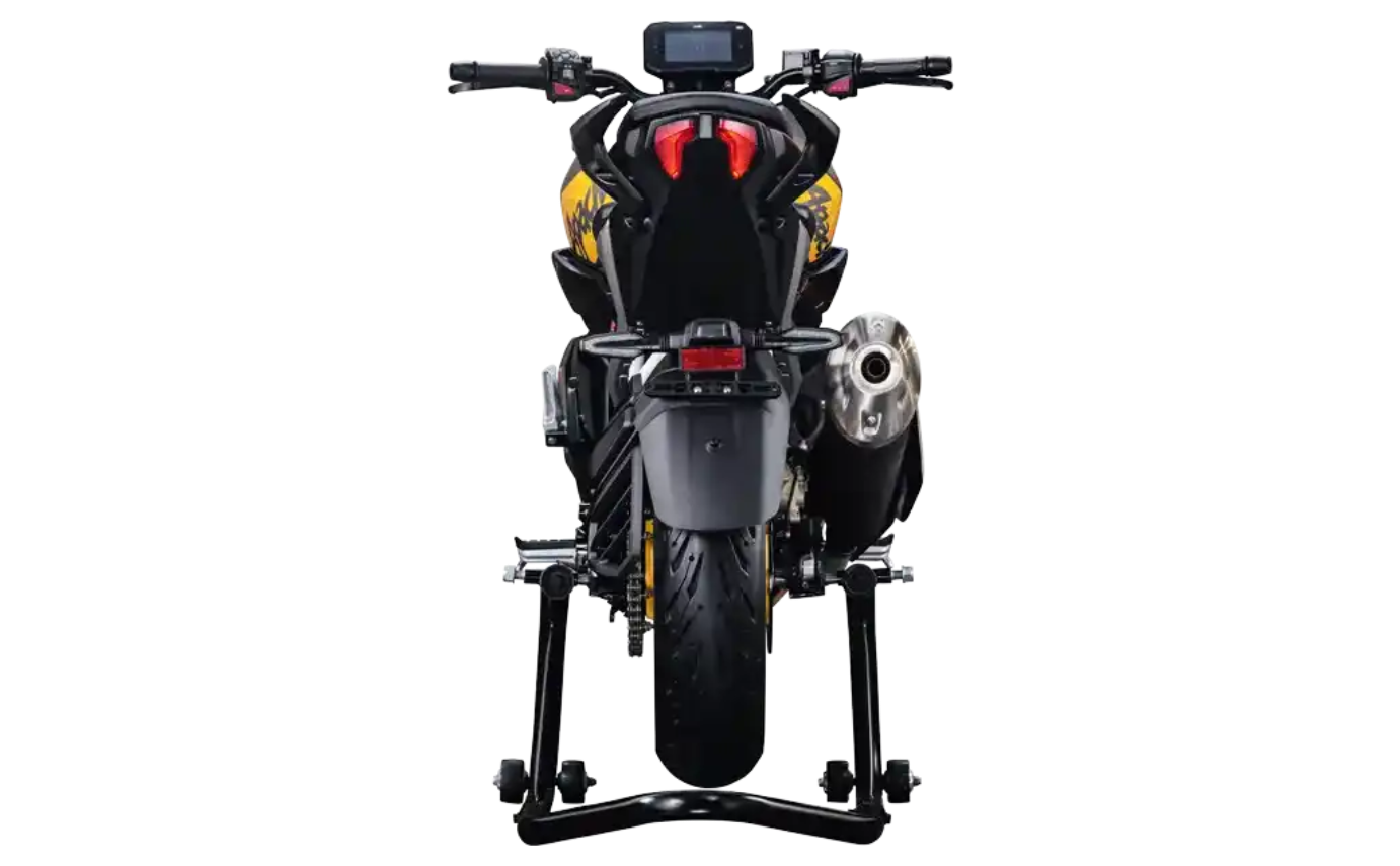 Motocicleta TVS Apache RTR 310 en plano trasero galgo Colombia