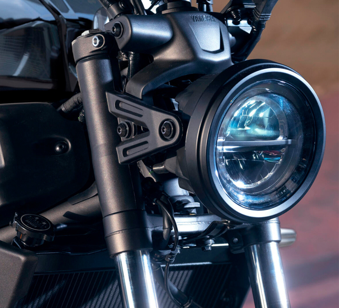 Motocicleta Yamaha XSR 700 faro galgo Chile