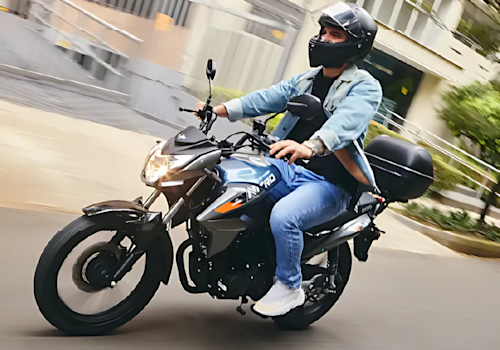 Victory Nitro 125 Facelift Lifestyle2 Galgo Colombia