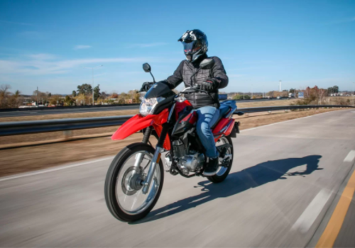 Motocicleta Honda XR 150 en carretera galgo México lifestyle