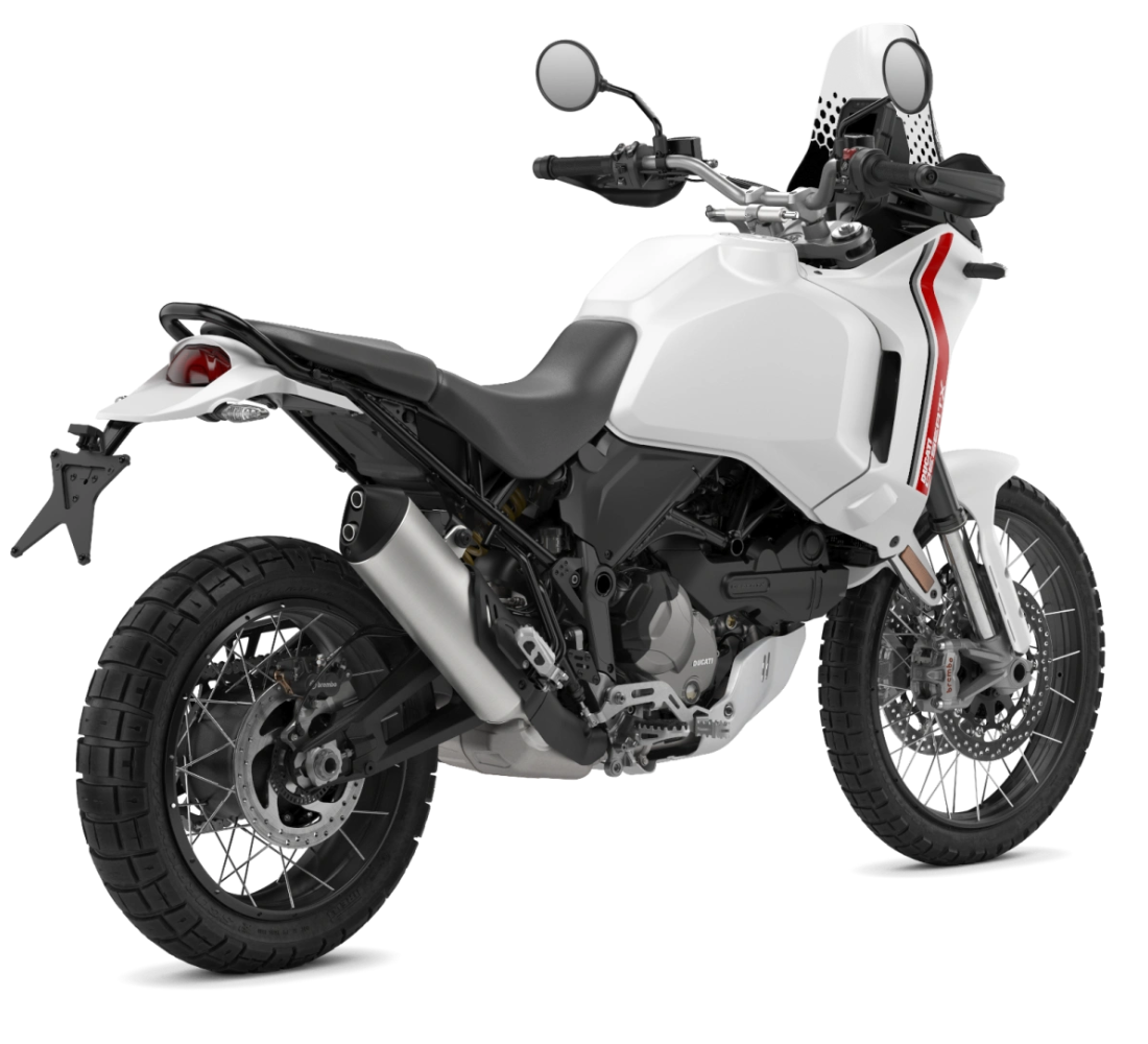 Motocicleta Ducati DesertX en plano diagonal galgo México