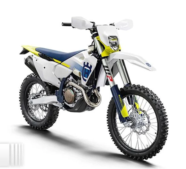 Motocicleta Husqvarna FE 450 en primer plano galgo México