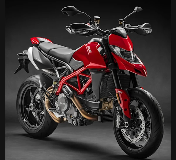 Motocicleta Ducati Hypermotard 950 en primer plano galgo México