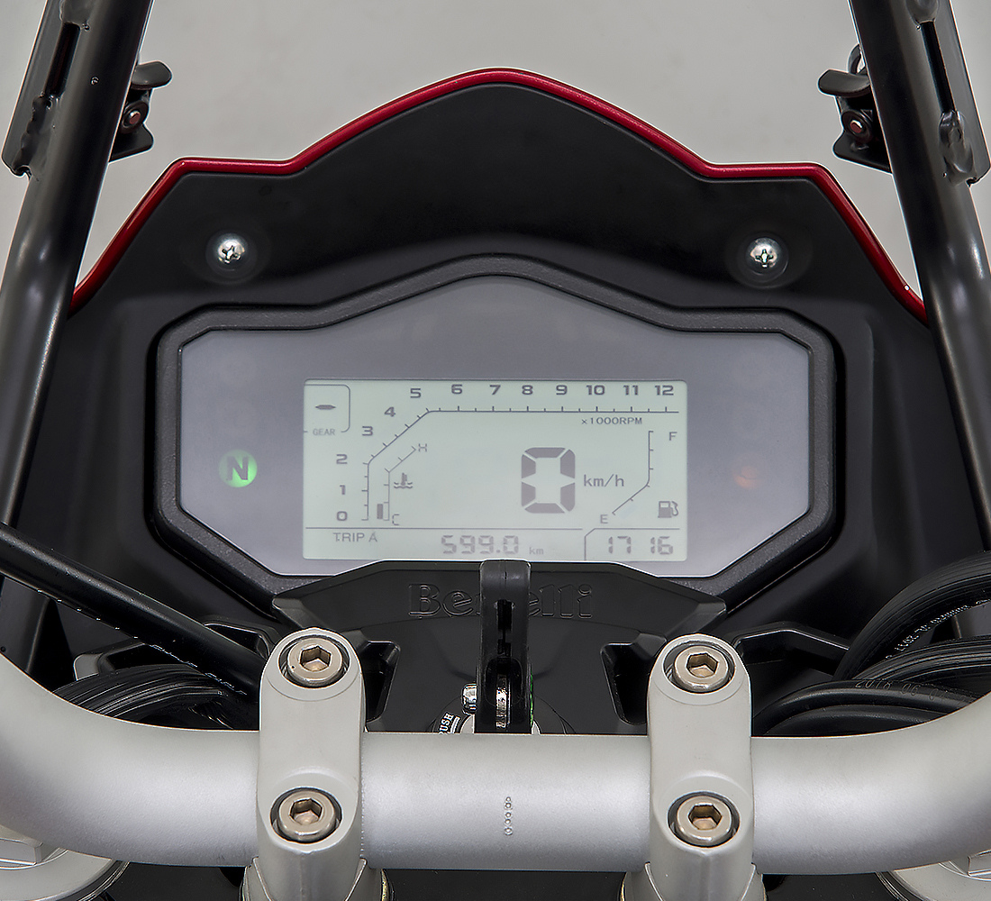 Motocicleta Benelli TRK 251 tablero galgo México