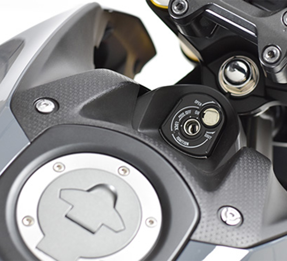 Motocicleta Yamaha MT 15 depósito galgo Perú