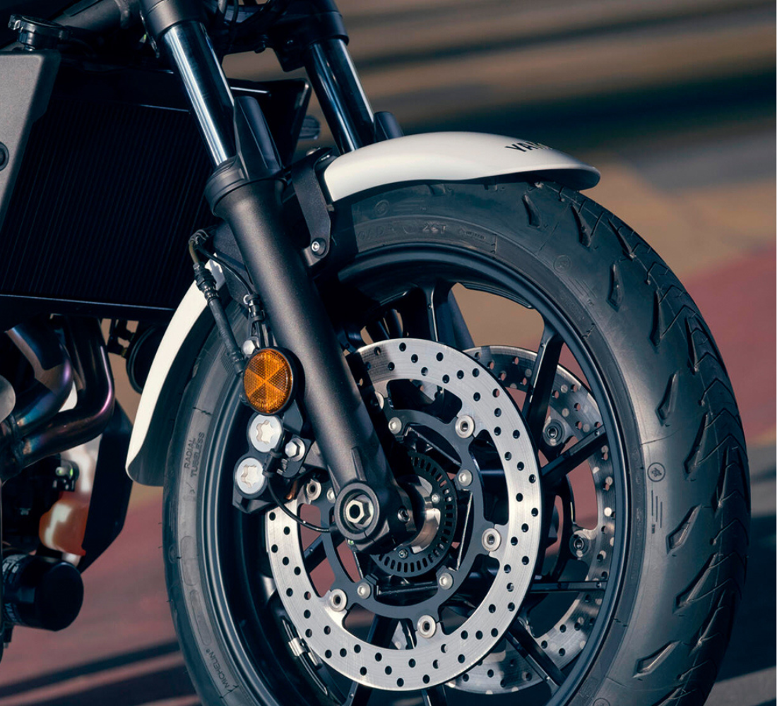 Motocicleta Yamaha XSR 700 rueda galgo Chile