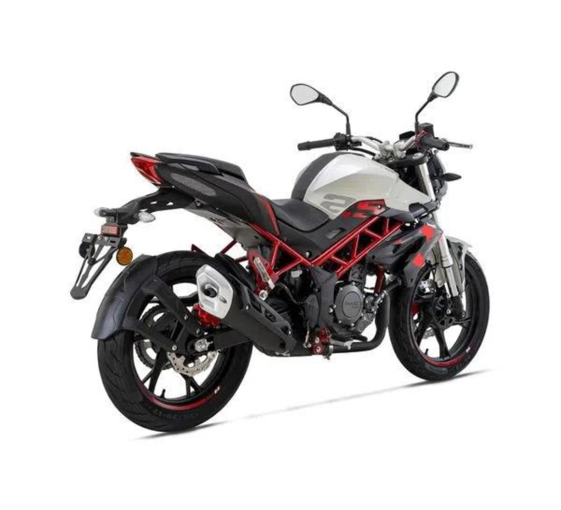 Motocicleta Benelli TNT 25N en plano diagonal galgo México