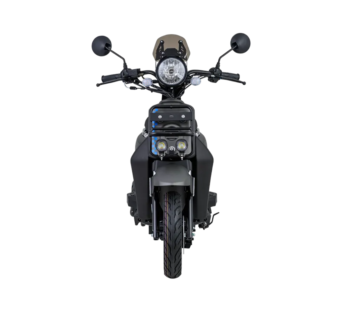 Motocicleta AKT Mawi FP 125 en plano frontal galgo Colombia