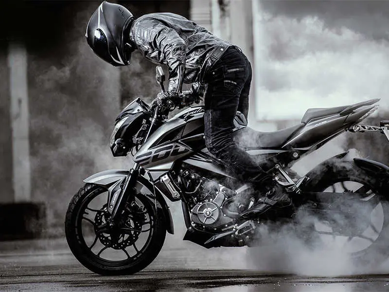 Bajaj Pulsar 200 NSFI Migrante