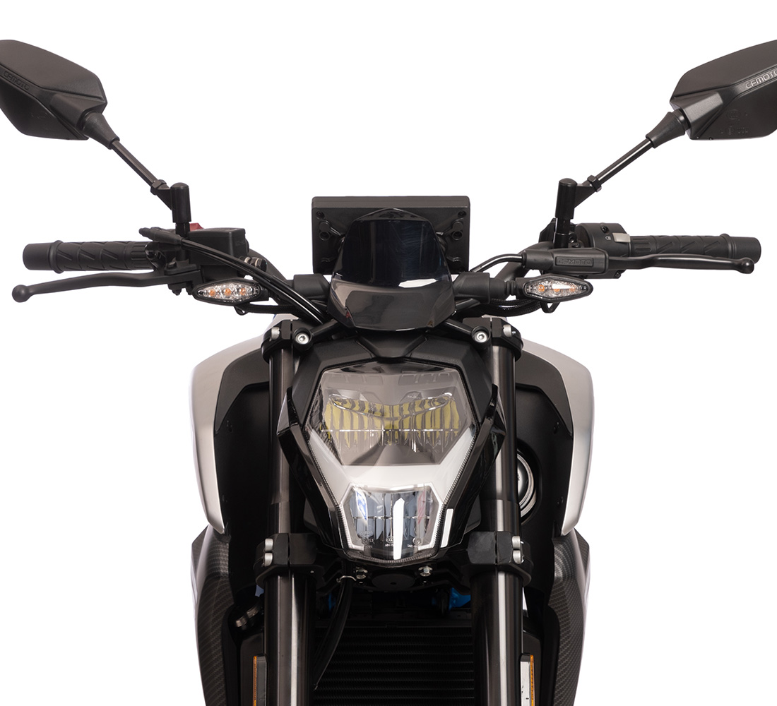 CFMoto 250 NK Galgo Perú Carrusel 1