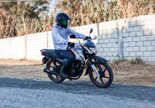 Motocicleta Vento Xplor en calle galgo México lifestyle