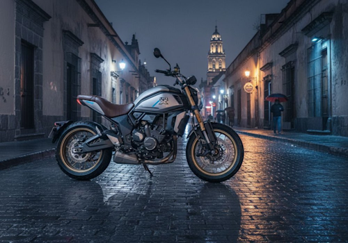 CF Moto 700 CL-X HERITAGE Lifestyle2 Galgo