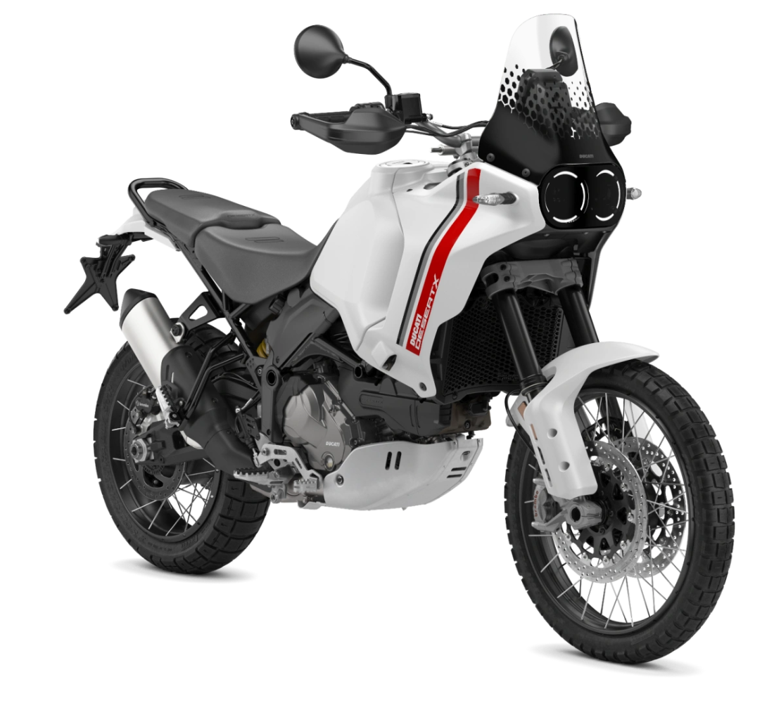 Motocicleta Ducati DesertX en primer plano galgo Colombia