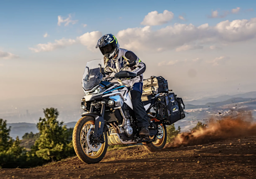 CF MOTOS 800MT EXPLORE Lifestyle1 Galgo