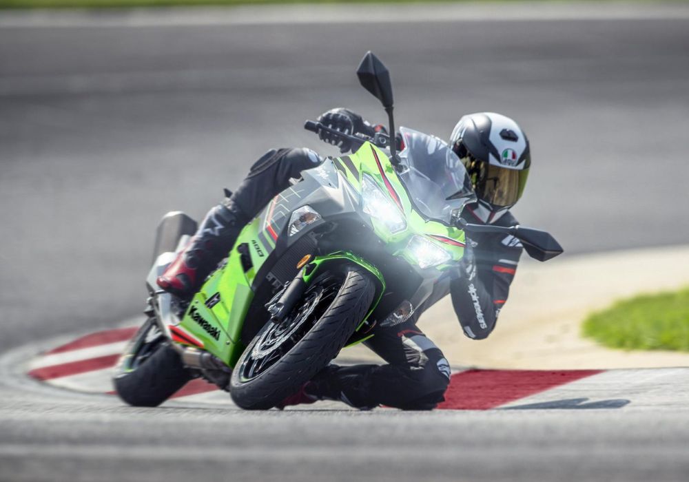 Moto Kawasaki Ninja 400 KRT Galgo Colombia