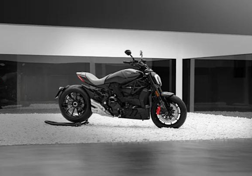 Motocicleta Ducati XDiavel Nera en bodega galgo México lifestyle