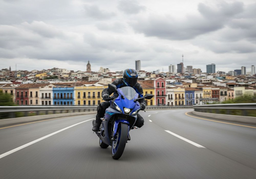 Yamaha R15 Lifestyle1 Galgo