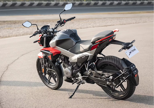 Hero Hunk 125R Lifestyle2 Galgo