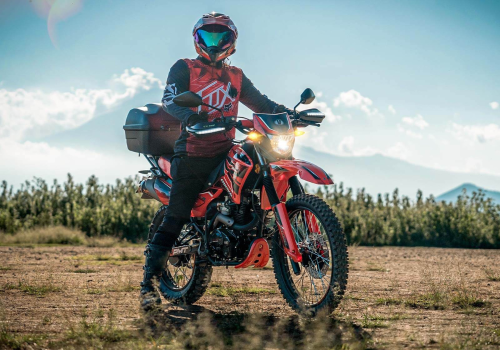 Motocicleta Vento Crossmax 170 en montaña galgo Mexico lifestyle