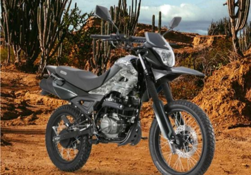Motocicleta Victory MRX 125 CAMO TK en desierto galgo Colombia lifestyle