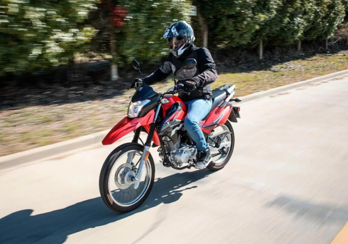 Motocicleta Honda XR 150 en carretera galgo México lifestyle