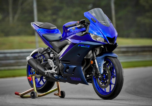 Motocicleta Yamaha R3 en pista galgo México lifestyle