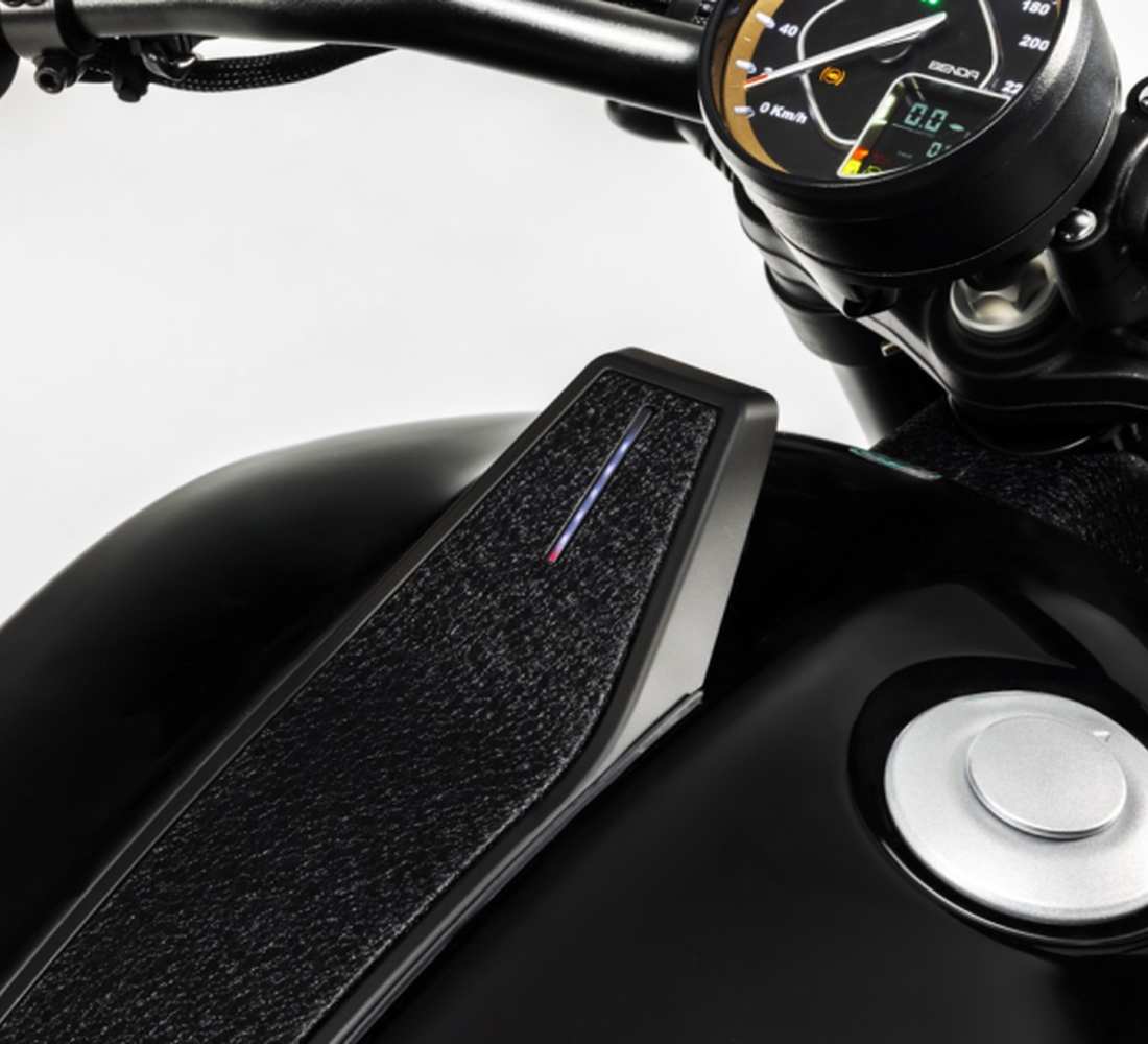 Benda Dark Flag 500 Galeria5 Galgo 