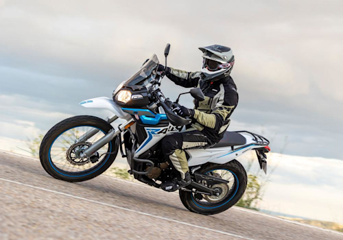 Voge 300 Rally Lifestyle2 Galgo