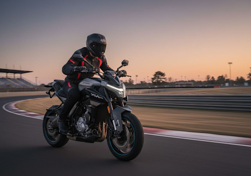 CF Moto 675NK Lifestyle1 Galgo