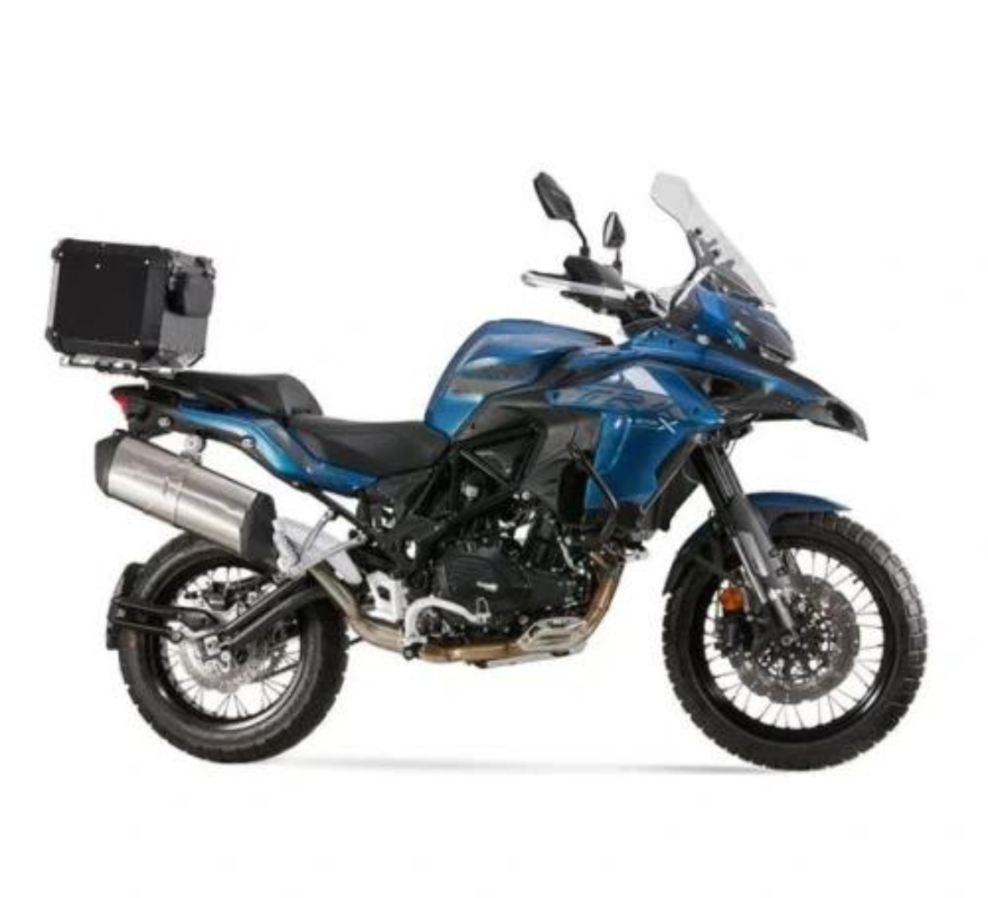 Motocicleta Benelli TRK 502 X en plano lateral galgo México