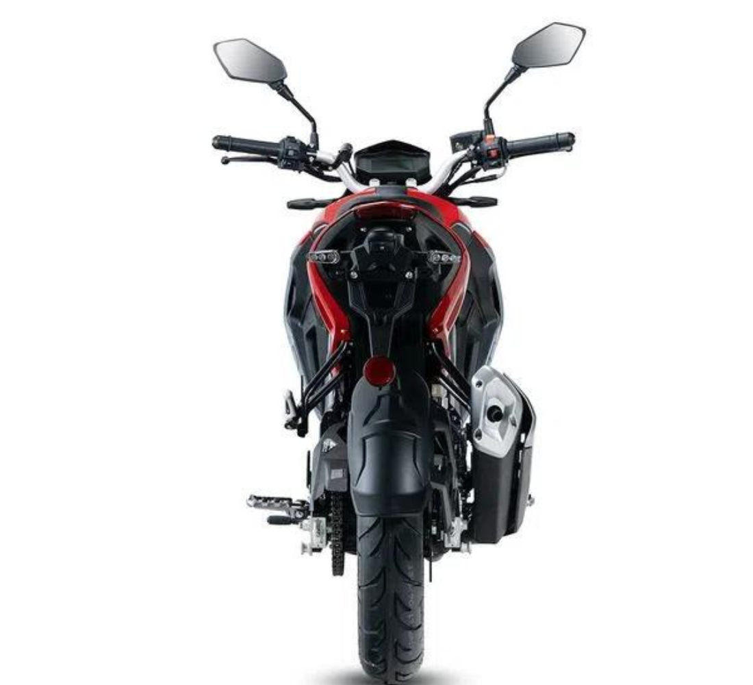 Motocicleta Benelli 180 S en plano trasero galgo México