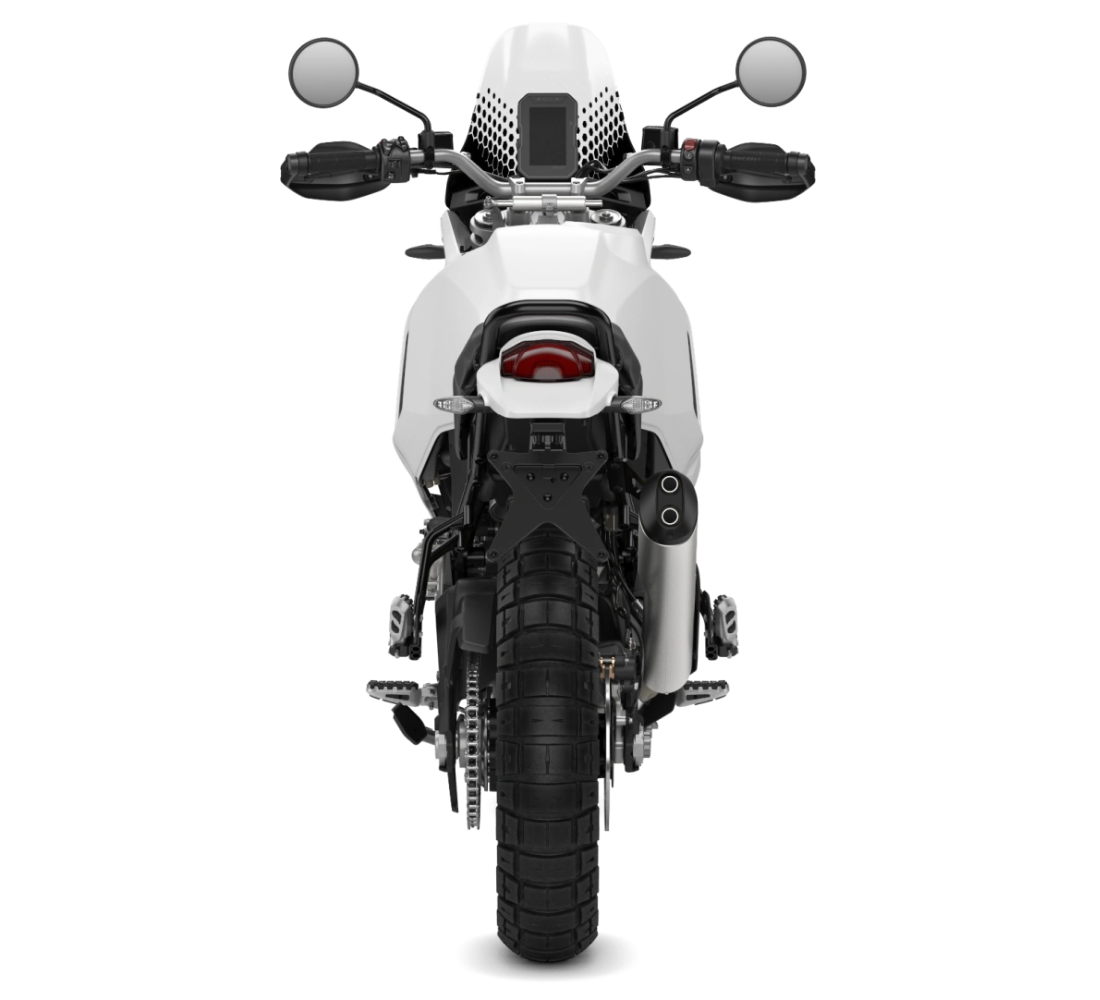 Motocicleta Ducati DesertX en plano trasero galgo México