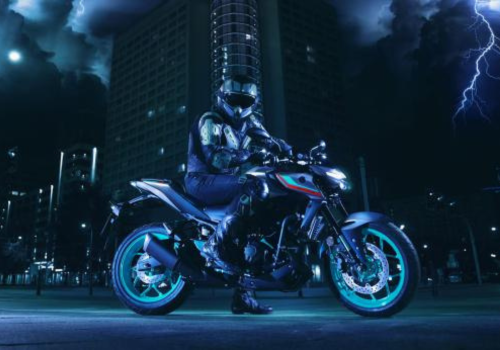 Motocicleta Yamaha MT03 en ciudad galgo Colombia lifestyle