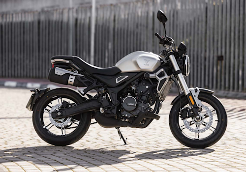 Voge AC350 Lifestyle2 Galgo