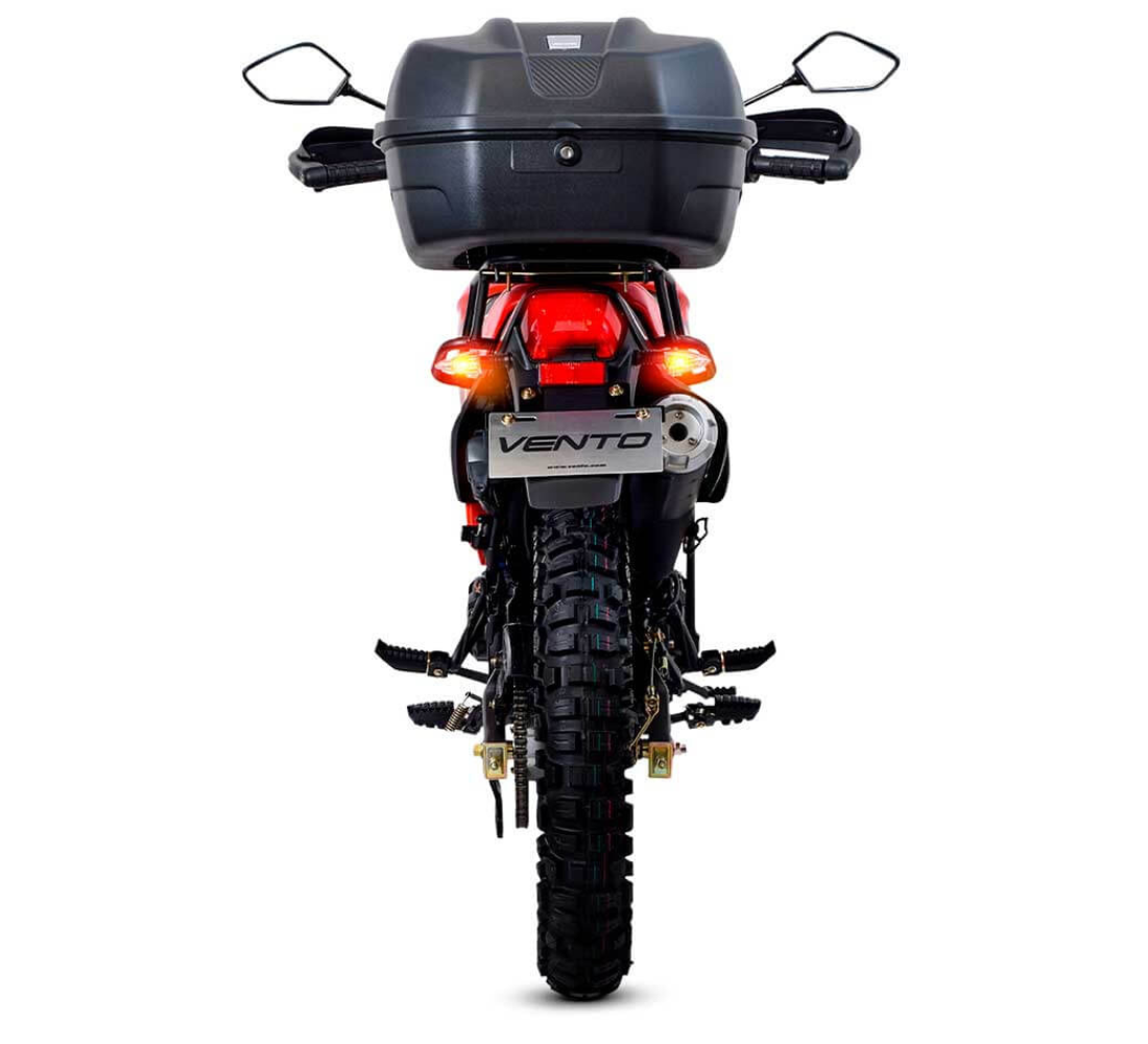 Motocicleta Vento Crossmax 170 en plano trasero galgo Mexico