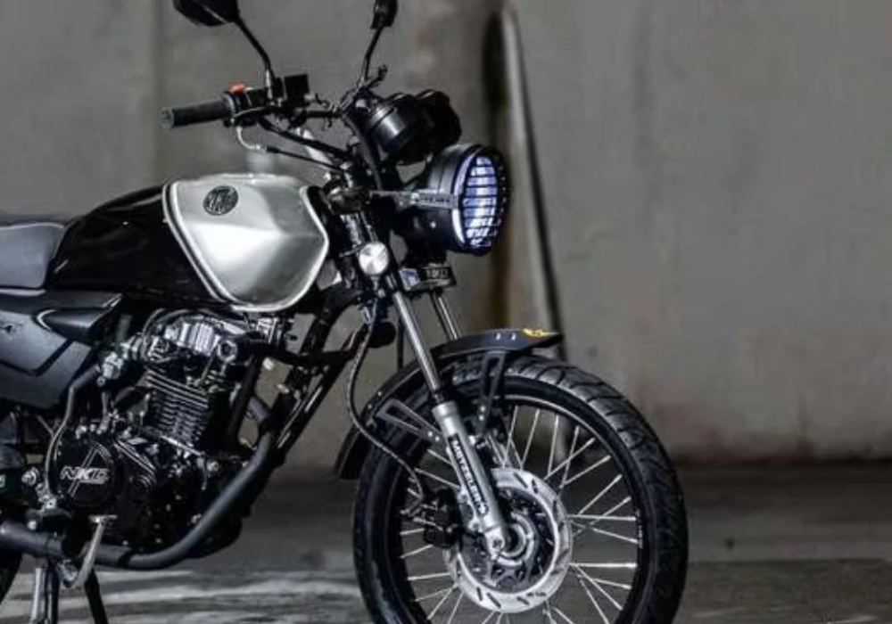 Motocicleta AKT NKD EX75 en calle galgo Colombia lifestyle