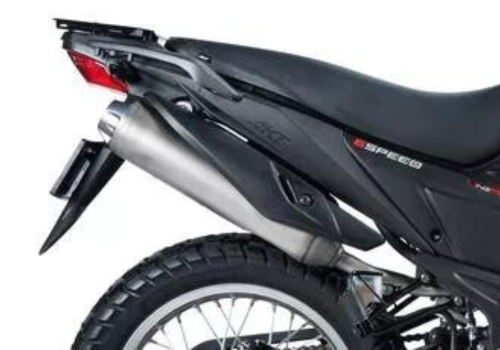 Motocicleta AKT TTR 200 escape galgo Colombia lifestyle