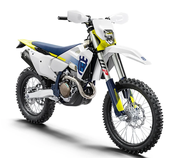 Motocicleta Husqvarna FE 350 en primer plano galgo Mexico